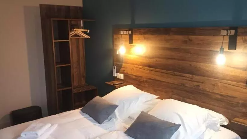 Szálloda Logis Hôtel Spa La Poste