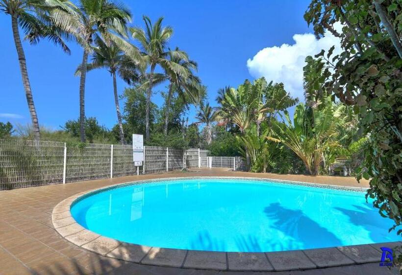 Appt Léo Avec Piscine Et Jardinet, 4 Personnes Situé à La Saline Les Bains