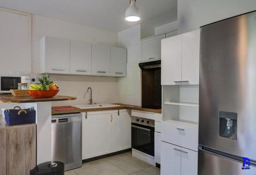 Appt Léo Avec Piscine Et Jardinet, 4 Personnes Situé à La Saline Les Bains