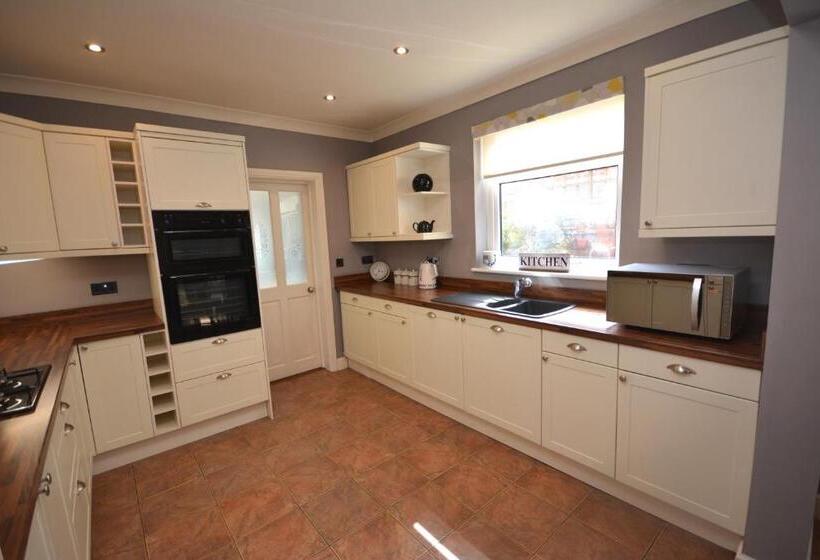 Luxurious Victorian Home By The Sea   Myana House