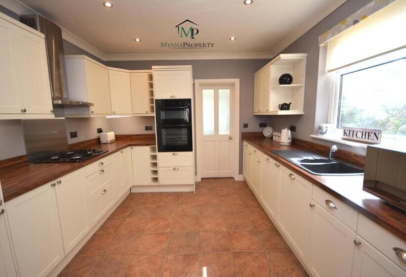 Luxurious Victorian Home By The Sea   Myana House