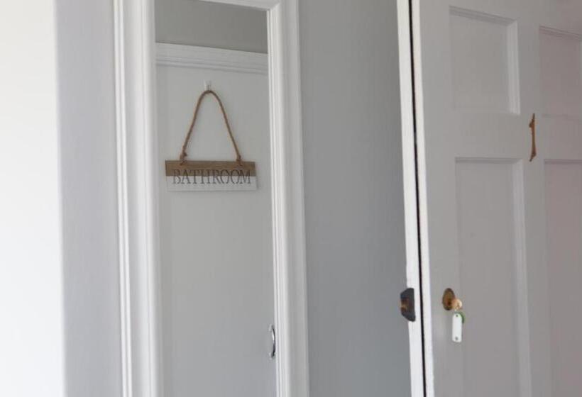 بنسيون Fern Lodge Guesthouse