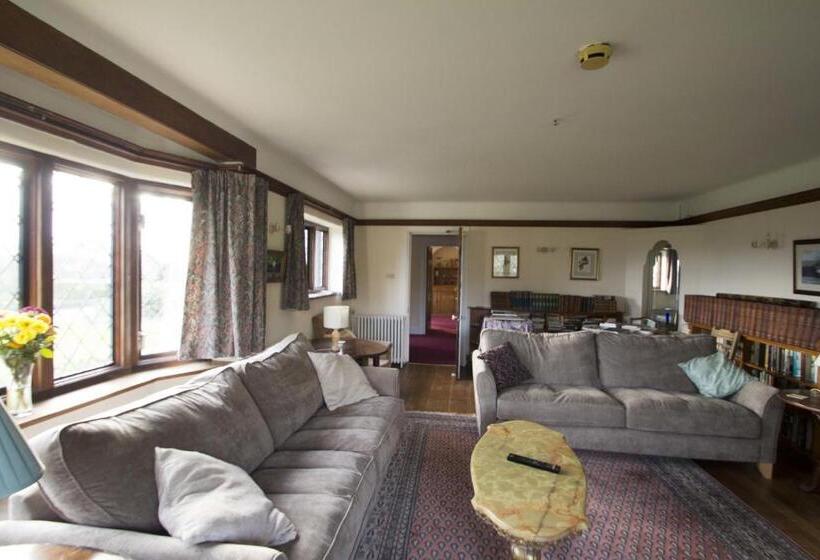 بنسيون Fern Lodge Guesthouse