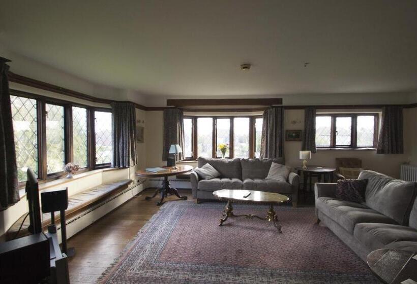 بنسيون Fern Lodge Guesthouse