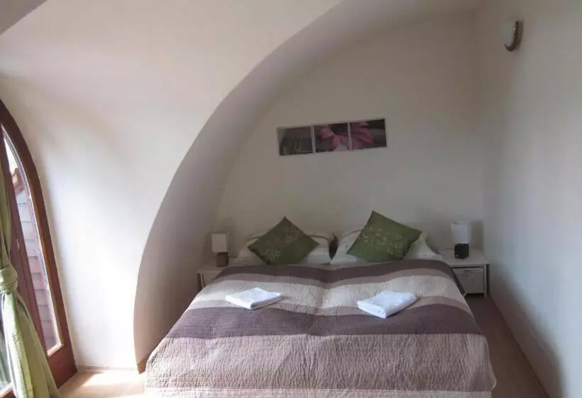 Majatalo Penzion Real