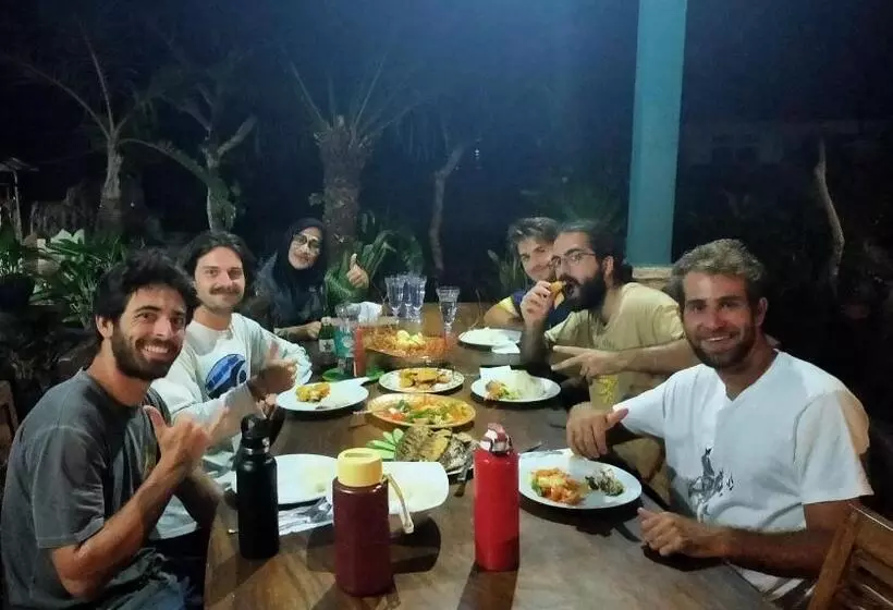 Majatalo Medewi Surf And Stay