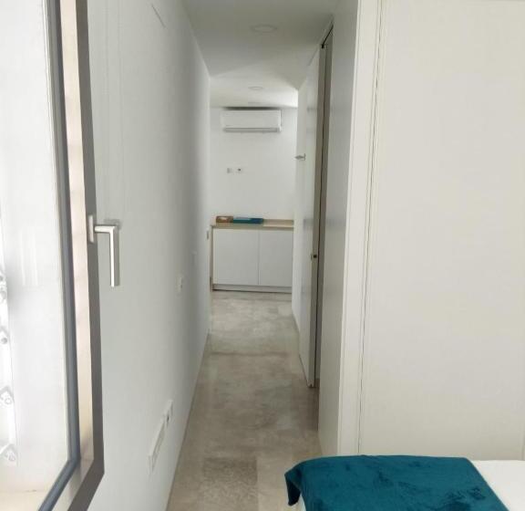 2 Jj E Hijos Conil Sl