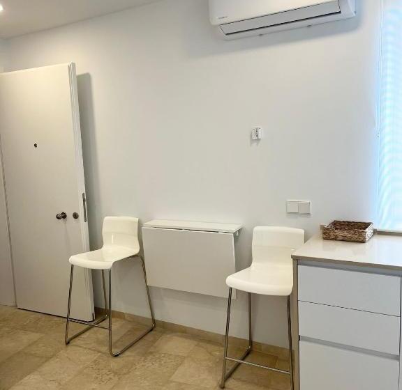 2 Jj E Hijos Conil Sl