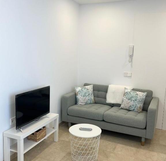 2 Jj E Hijos Conil Sl