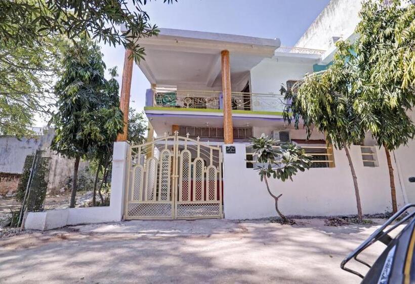 Collection O Hotel Dream Connect