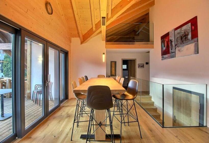 Source 24 Penthouse Spectacular View