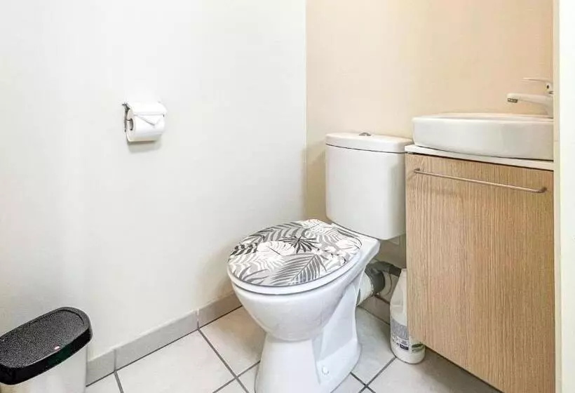 Homey Genius   à 100 M De La Douane/terrasse Privée