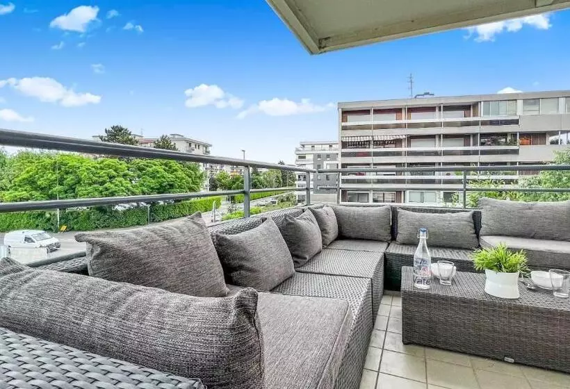 Homey Genius   à 100 M De La Douane/terrasse Privée