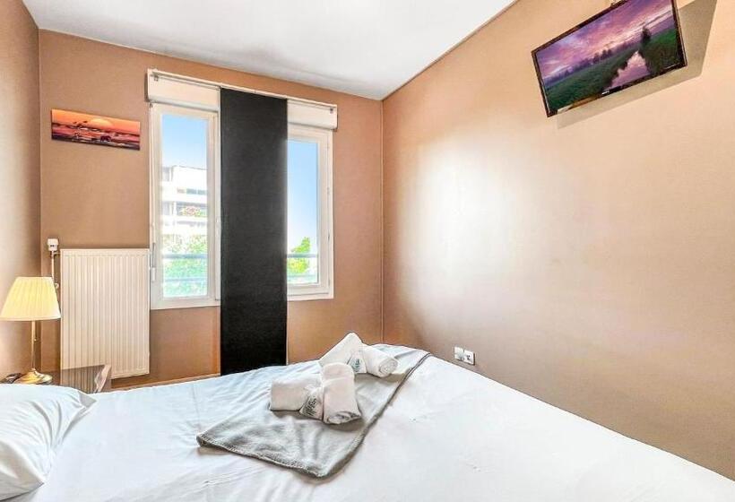 Homey Genius   à 100 M De La Douane/terrasse Privée