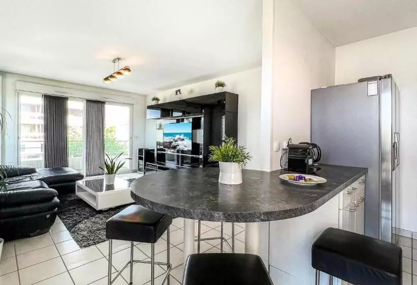 Homey Genius   à 100 M De La Douane/terrasse Privée