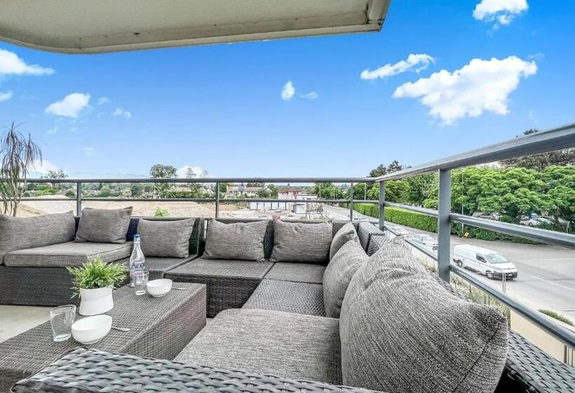 Homey Genius   à 100 M De La Douane/terrasse Privée