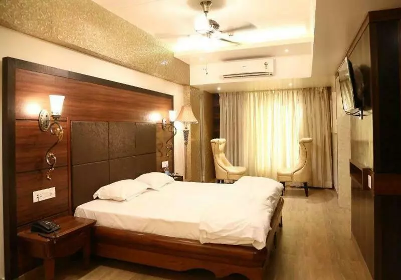 Hotelli Nakshatra Regency