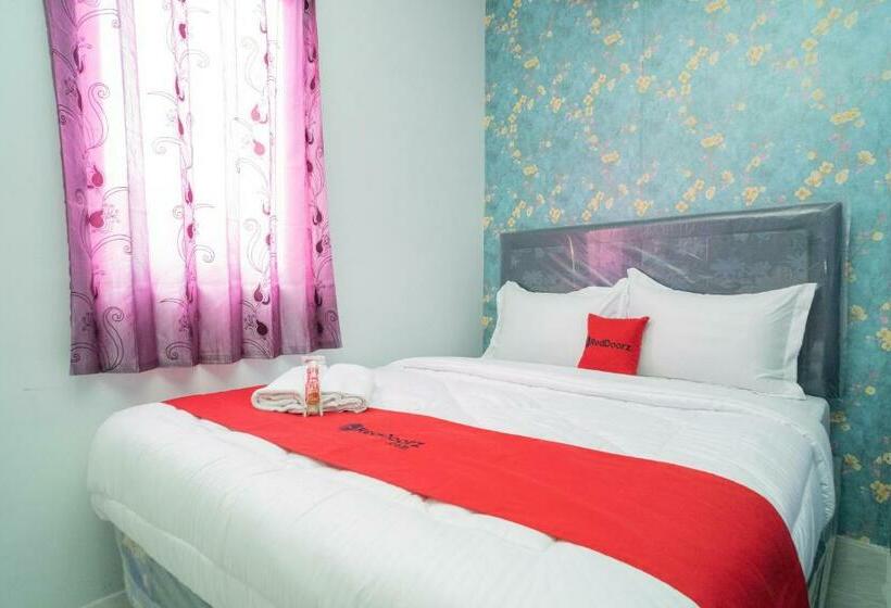 Hotel Reddoorz Plus Near Itc Cempaka Mas 2