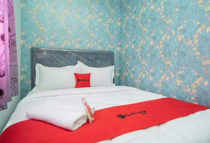 Hotel Reddoorz Plus Near Itc Cempaka Mas 2