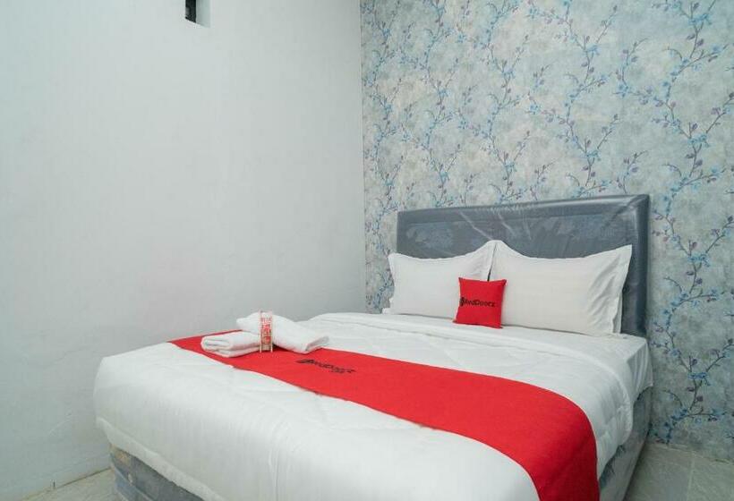Hotel Reddoorz Plus Near Itc Cempaka Mas 2