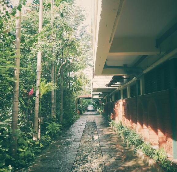 בית מלון כפרי The Green Path Eco