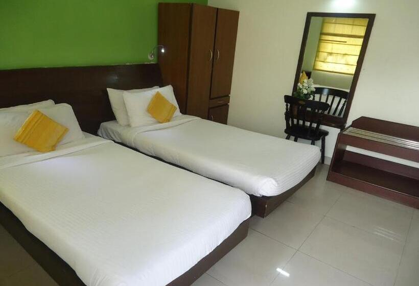 בית מלון כפרי The Green Path Eco