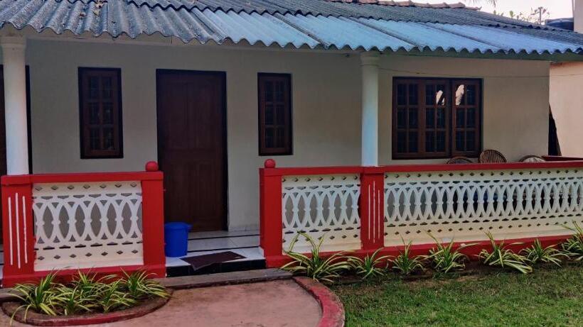 בית מלון כפרי Xavier S Beach Resort