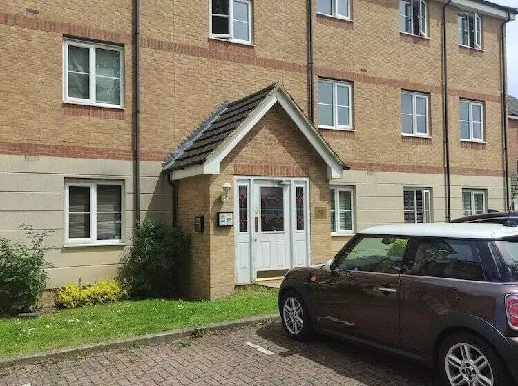 Immaculate 1 Bed Apartment In Borehamwood