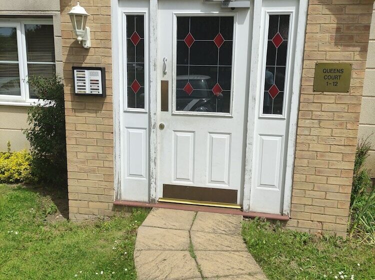 Immaculate 1 Bed Apartment In Borehamwood