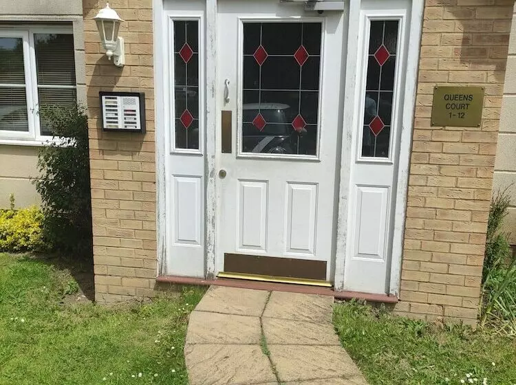 Immaculate 1 Bed Apartment In Borehamwood