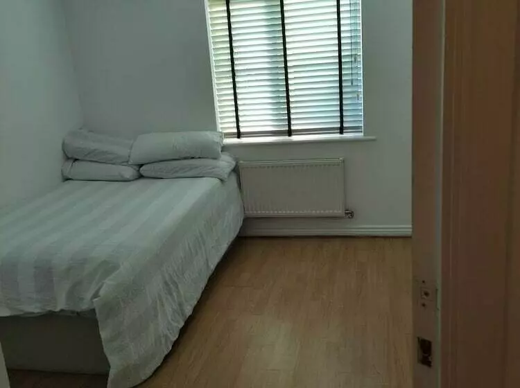 Immaculate 1 Bed Apartment In Borehamwood