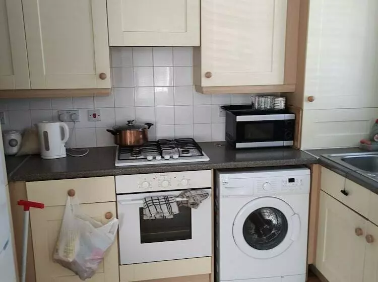 Immaculate 1 Bed Apartment In Borehamwood