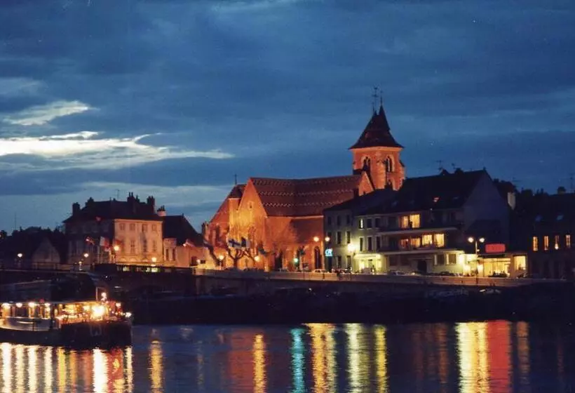 Le Carrosse, La Diligence, Centre Saint Jean De Losne Tarif 2pers 1 Chambre, Tarif 4 Pers 2 Chambres