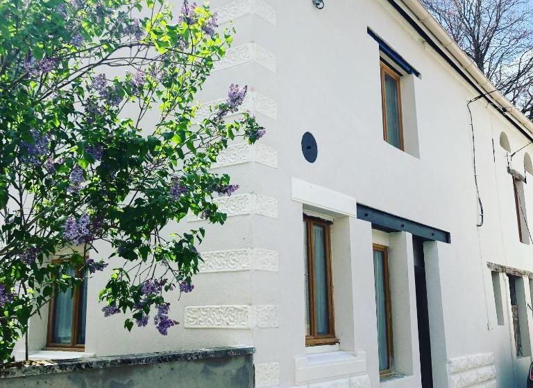 Le Carrosse, La Diligence, Centre Saint Jean De Losne Tarif 2pers 1 Chambre, Tarif 4 Pers 2 Chambres