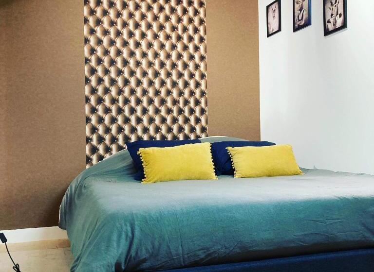 Le Carrosse, La Diligence, Centre Saint Jean De Losne Tarif 2pers 1 Chambre, Tarif 4 Pers 2 Chambres