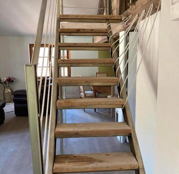 Le Carrosse, La Diligence, Centre Saint Jean De Losne Tarif 2pers 1 Chambre, Tarif 4 Pers 2 Chambres