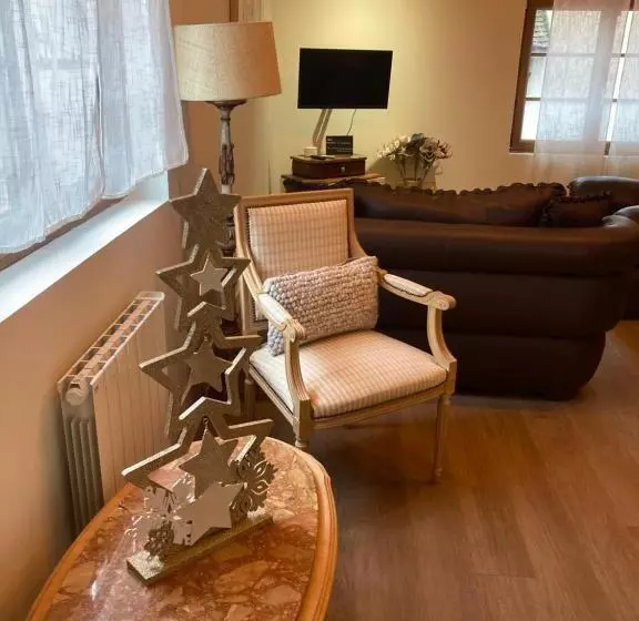 Le Carrosse, La Diligence, Centre Saint Jean De Losne Tarif 2pers 1 Chambre, Tarif 4 Pers 2 Chambres