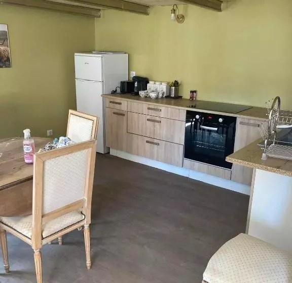 Le Carrosse, La Diligence, Centre Saint Jean De Losne Tarif 2pers 1 Chambre, Tarif 4 Pers 2 Chambres