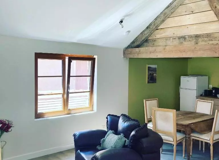 Le Carrosse, La Diligence, Centre Saint Jean De Losne Tarif 2pers 1 Chambre, Tarif 4 Pers 2 Chambres