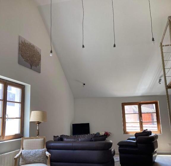 Le Carrosse, La Diligence, Centre Saint Jean De Losne Tarif 2pers 1 Chambre, Tarif 4 Pers 2 Chambres