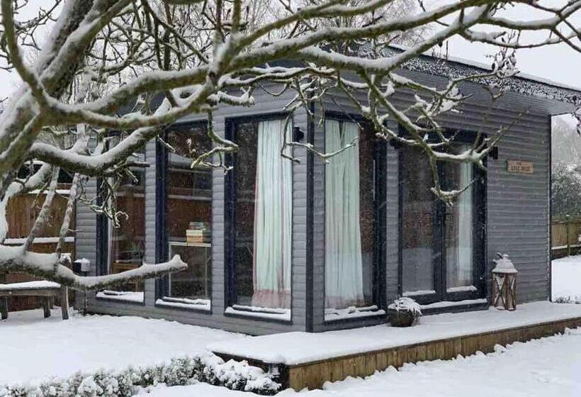 Self Contained Garden Studio With Stunning Views