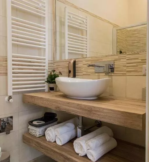 Bed And Breakfast Port Inn   Free Transport B&b To Cruise Ship