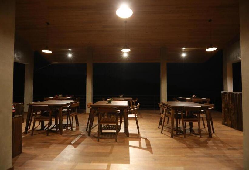 Отель Icy Falls   Ohiya