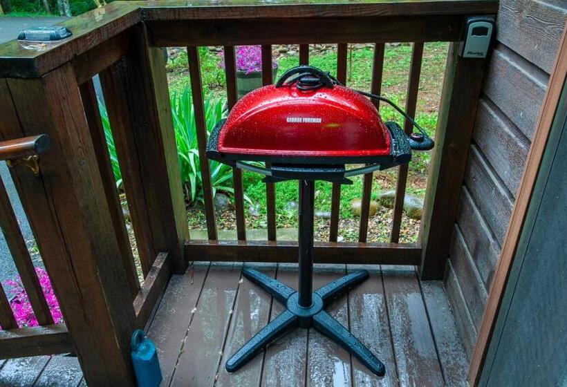 Little Cub Cottage   Mtn Views & Community Pools