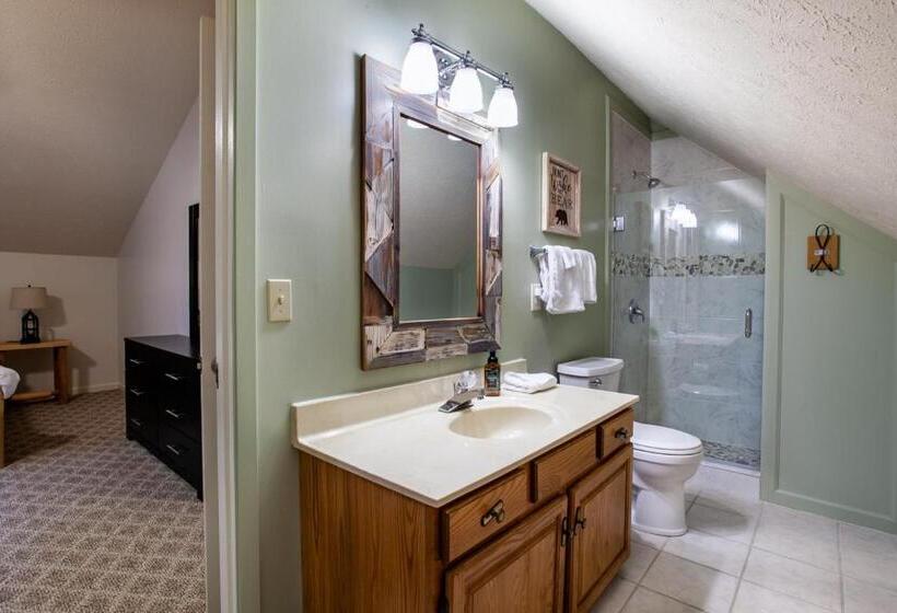 Little Cub Cottage   Mtn Views & Community Pools