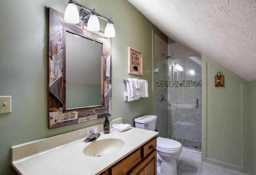 Little Cub Cottage   Mtn Views & Community Pools