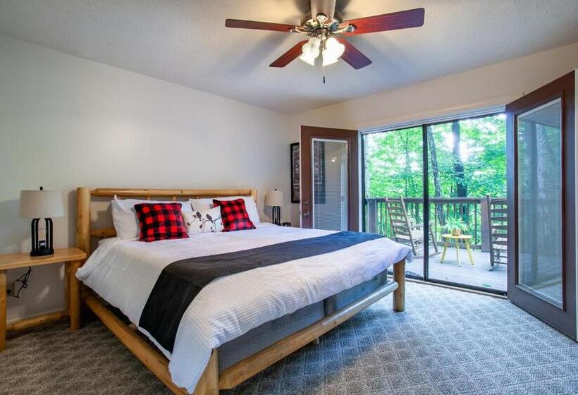 Little Cub Cottage   Mtn Views & Community Pools