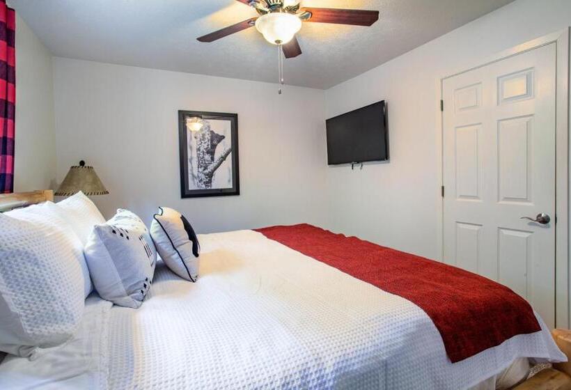 Little Cub Cottage   Mtn Views & Community Pools