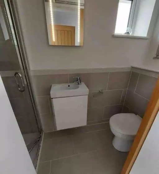 Modern 4 Bedroom House In Weymouth