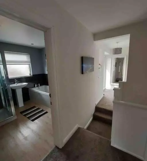 Modern 4 Bedroom House In Weymouth